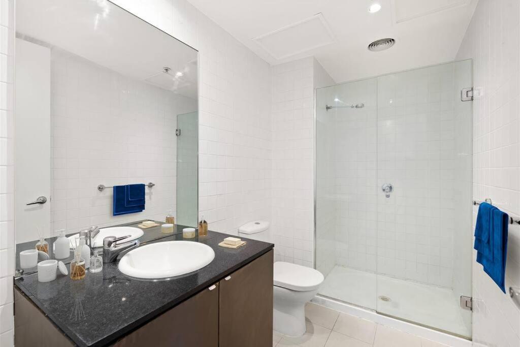 Collins Central 2-Bd Apartment With Pre-Reserve Parking เมลเบิร์น ภายนอก รูปภาพ